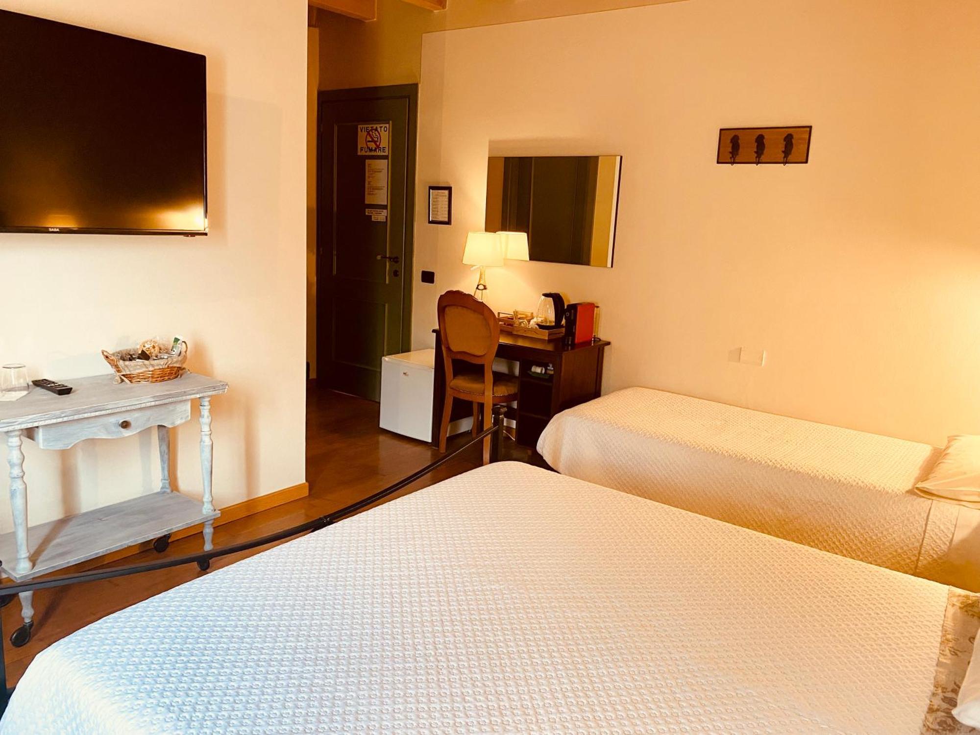 Hotel La Casina à Dello Extérieur photo